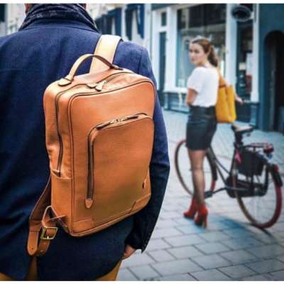 Slim Backpack in Genuine Leather with zipper compartments